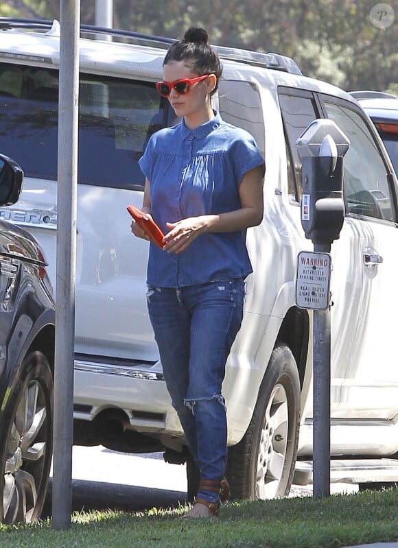 Exclusif - Rachel Bilson arrive chez le coiffeur à Beverly Hills, le 17 juillet 2015