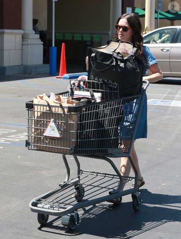 Rachel Bilson fait du shopping à Los Angeles le 19 juin 2015