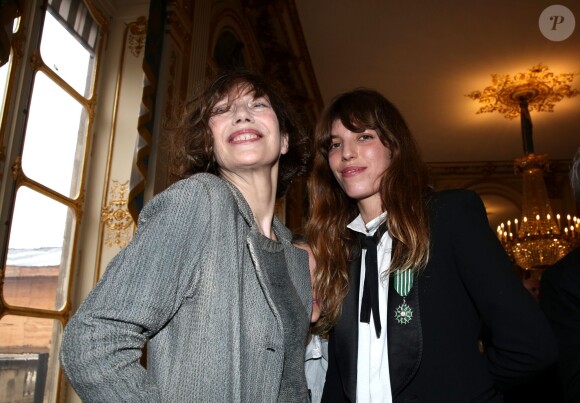 Jane Birkin (invitée) et sa fille Lou Doillon Paris le 10 avril 2013