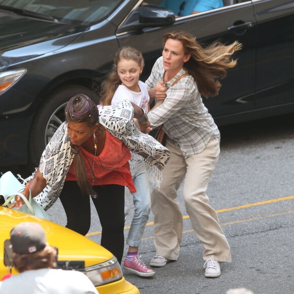 Jennifer Garner est sur le tournage du film "Miracles from Heaven" avec Hannah Alligood à Atlanta, le 20 juillet 2015.