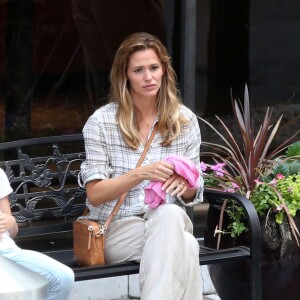 Jennifer Garner est sur le tournage du film "Miracles from Heaven" avec Hannah Alligood à Atlanta, le 20 juillet 2015.