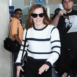 Emma Watson arrive à l'aéroport de LAX à Los Angeles, le 22 avril 2015.