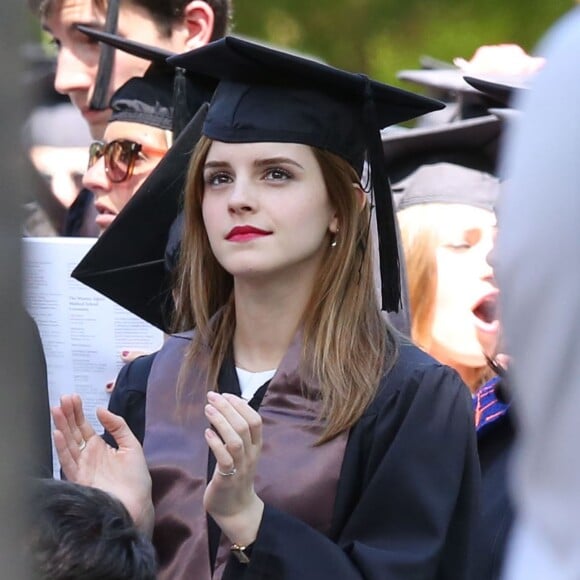 Semi-Exclusif - Prix Spécial - Emma Watson reçoit son diplôme de littérature à l'Université américaine de Brown, le 25 mai 2014. 