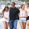 Sylvester Stallone avec Scarlet Rose et Sistine - Sylvester Stallone, sa femme Jennifer Flavin et leurs filles Sophia, Sistine et Scarlet sont allés déjeuner dans un restaurant japonais avec des amis, puis se sont rendus chez Rolex, à Monaco le 18 juillet 2015.