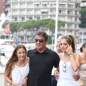 Sylvester Stallone, sa femme Jennifer Flavin et leurs filles Sophia, Sistine et Scarlet sont allés déjeuner dans un restaurant japonais avec des amis, puis se sont rendus chez Rolex, à Monaco le 18 juillet 2015.