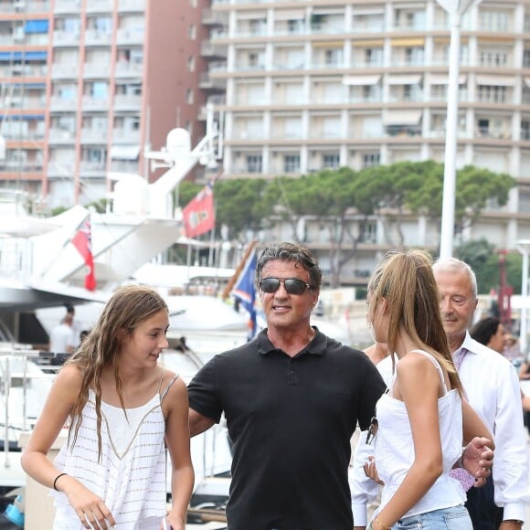 Sylvester Stallone, sa femme Jennifer Flavin et leurs filles Sophia, Sistine et Scarlet sont allés déjeuner dans un restaurant japonais avec des amis, puis se sont rendus chez Rolex, à Monaco le 18 juillet 2015.