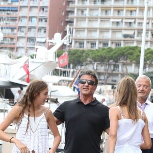 Sylvester Stallone, sa femme Jennifer Flavin et leurs filles Sophia, Sistine et Scarlet sont allés déjeuner dans un restaurant japonais avec des amis, puis se sont rendus chez Rolex, à Monaco le 18 juillet 2015.