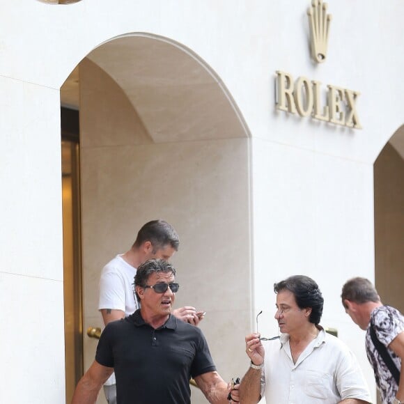 Sylvester Stallone, sa femme Jennifer Flavin et leurs filles Sophia, Sistine et Scarlet sont allés déjeuner dans un restaurant japonais avec des amis, puis se sont rendus chez Rolex, à Monaco le 18 juillet 2015.