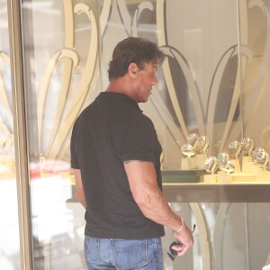 Sylvester Stallone, sa femme Jennifer Flavin et leurs filles Sophia, Sistine et Scarlet sont allés déjeuner dans un restaurant japonais avec des amis, puis se sont rendus chez Rolex, à Monaco le 18 juillet 2015.