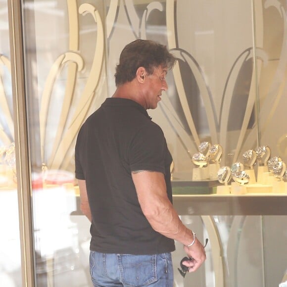 Sylvester Stallone, sa femme Jennifer Flavin et leurs filles Sophia, Sistine et Scarlet sont allés déjeuner dans un restaurant japonais avec des amis, puis se sont rendus chez Rolex, à Monaco le 18 juillet 2015.