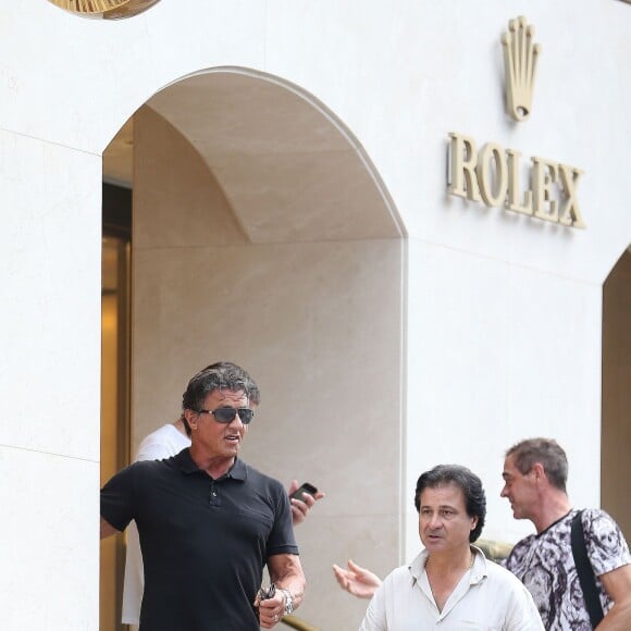 Sylvester Stallone, sa femme Jennifer Flavin et leurs filles Sophia, Sistine et Scarlet sont allés déjeuner dans un restaurant japonais avec des amis, puis se sont rendus chez Rolex, à Monaco le 18 juillet 2015.