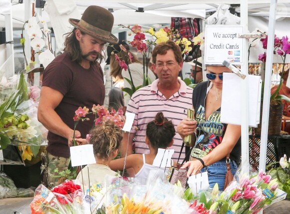 Exclusif - Jason Momoa et sa fille Lola font leurs courses à Pacific Palisades, le 19 juillet 2015.