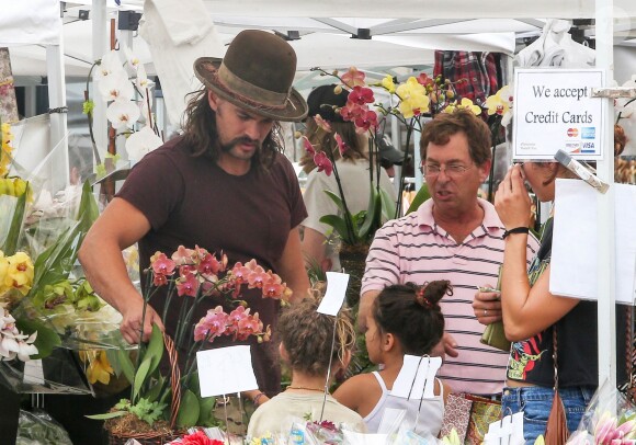 Exclusif - Jason Momoa et sa fille Lola font leurs courses à Pacific Palisades, le 19 juillet 2015.