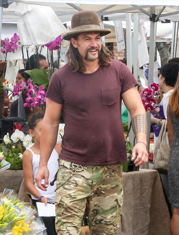 Exclusif - Jason Momoa et sa fille Lola font leurs courses à Pacific Palisades, le 19 juillet 2015.