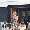 Heidi Klum et son compagnon Vito Schnabel profitent de leurs vacances sur un bateau au large de Saint-Tropez, le 22 juillet 2015. int-Tropez