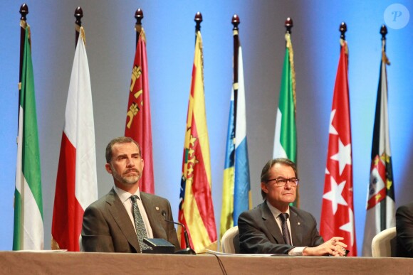 Le roi Felipe VI d'Espagne remettait le 23 juillet 2015 à Barcelone des diplômes à de jeunes magistrats.