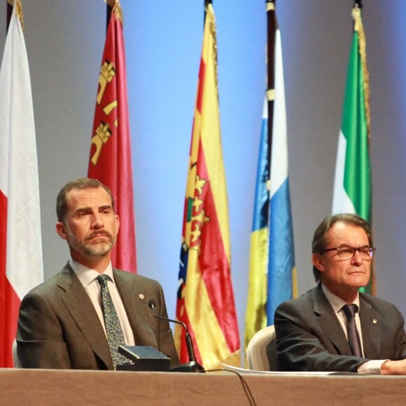 Le roi Felipe VI d'Espagne remettait le 23 juillet 2015 à Barcelone des diplômes à de jeunes magistrats.