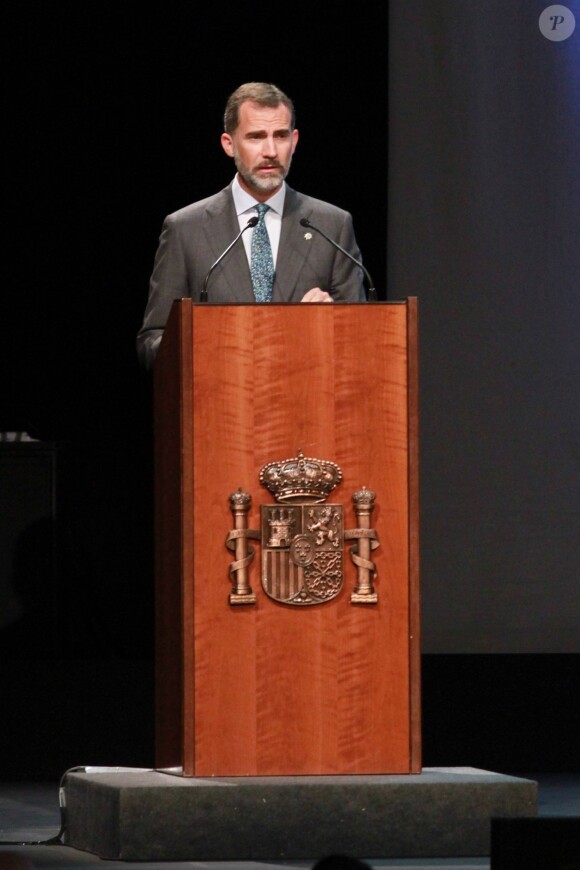 Le roi Felipe VI d'Espagne remettait le 23 juillet 2015 à Barcelone des diplômes à de jeunes magistrats.