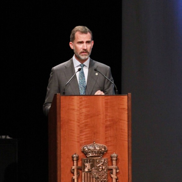 Le roi Felipe VI d'Espagne remettait le 23 juillet 2015 à Barcelone des diplômes à de jeunes magistrats.