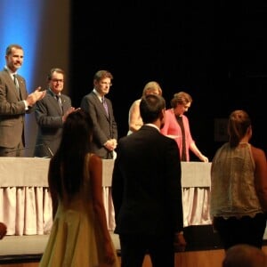 Le roi Felipe VI d'Espagne remettait le 23 juillet 2015 à Barcelone des diplômes à de jeunes magistrats.