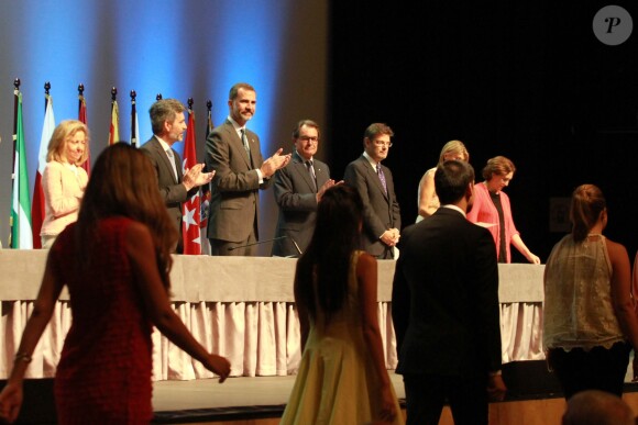 Le roi Felipe VI d'Espagne remettait le 23 juillet 2015 à Barcelone des diplômes à de jeunes magistrats.