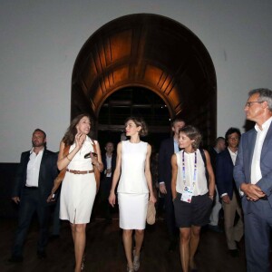 La reine Letizia d'Espagne visitant le 23 juillet 2015 le pavillon Zero à l'Exposition Universelle de Milan, où elle s'est rendue en tant qu'Ambassadrice spéciale de l'Organisation des Nations unies pour l'alimentation et l'agriculture (FAO) pour la nutrition.