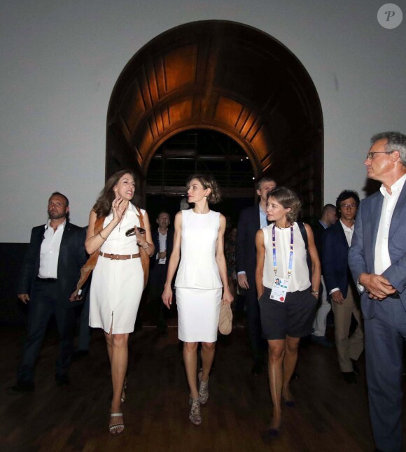 La reine Letizia d'Espagne visitant le 23 juillet 2015 le pavillon Zero à l'Exposition Universelle de Milan, où elle s'est rendue en tant qu'Ambassadrice spéciale de l'Organisation des Nations unies pour l'alimentation et l'agriculture (FAO) pour la nutrition.