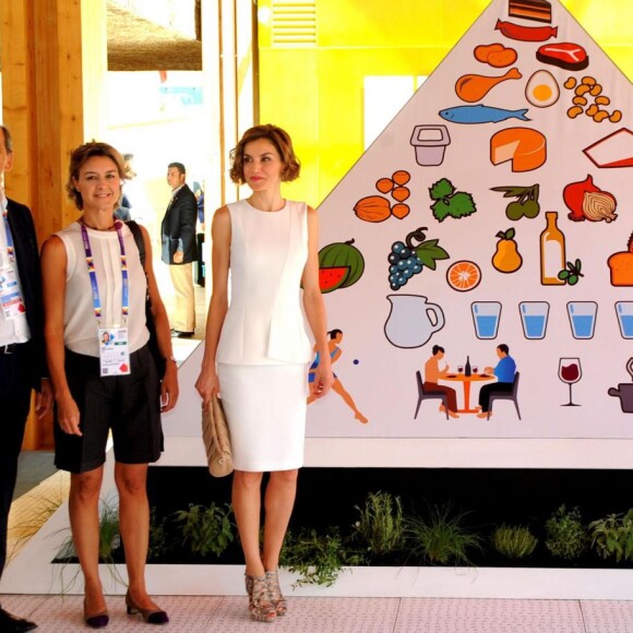 La reine Letizia découvrait le 23 juillet 2015 le pavillon de l'Espagne à l'Exposition Universelle de Milan, où elle s'est rendue en tant qu'Ambassadrice spéciale de l'Organisation des Nations unies pour l'alimentation et l'agriculture (FAO) pour la nutrition.