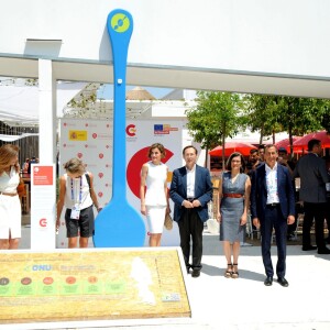 La reine Letizia découvrait le 23 juillet 2015 le pavillon de l'Espagne à l'Exposition Universelle de Milan, où elle s'est rendue en tant qu'Ambassadrice spéciale de l'Organisation des Nations unies pour l'alimentation et l'agriculture (FAO) pour la nutrition.