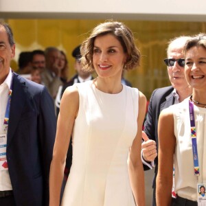 La reine Letizia découvrait le 23 juillet 2015 le pavillon de l'Espagne à l'Exposition Universelle de Milan, où elle s'est rendue en tant qu'Ambassadrice spéciale de l'Organisation des Nations unies pour l'alimentation et l'agriculture (FAO) pour la nutrition.