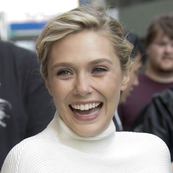 Elizabeth Olsen arrive à l'émission "The Daily Show" à New York, le 27 avril 2015.