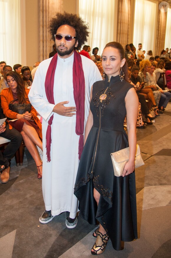 Yassine Azzouz et Sanâa Alaoui au défilé de mode Manu Reas haute couture automne-hiver 2015-2016 à l'hôtel The Peninsula à Paris, le 8 juillet 2015.
