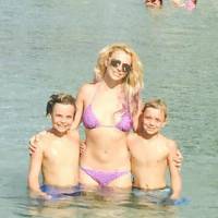 Britney Spears en famille à Hawaï : Vacances paradisiaques avec ses deux fils !