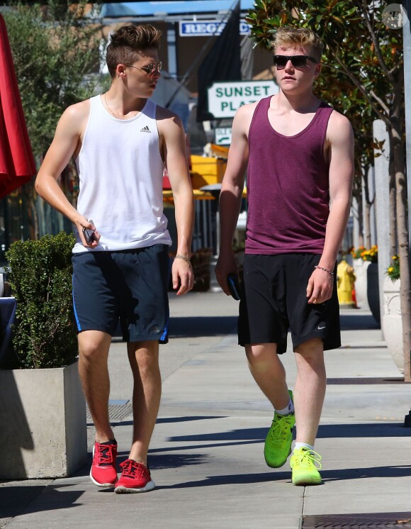 Exclusif - Brooklyn Beckham et un ami à West Hollywood Los Angeles, le 25 Juillet 2015  Exclusive... 51808558 David Beckham's son Brooklyn Beckham and a friend stop by SoulCycle for a workout in West Hollywood, California on July 25, 2015. Brooklyn usually works out with his dad but as he's gotten older David has let him branch out on his own.25/07/2015 - Los Angeles