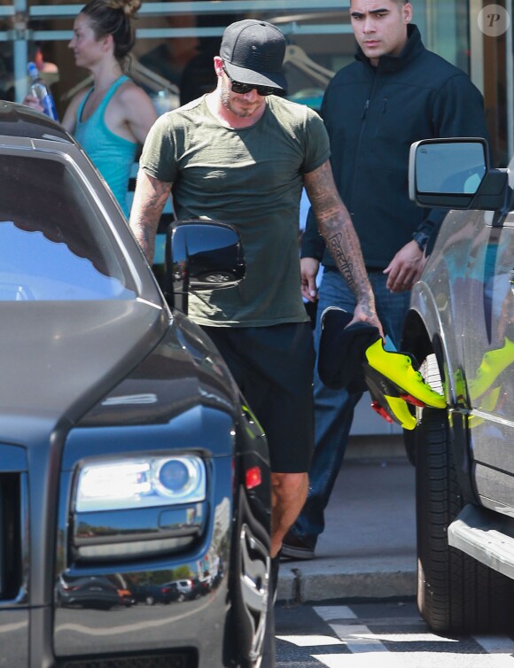David Beckham sort de son cours de gym à Los Angeles Le 25 Juillet 2015  51808230 Soccer legend David Beckham starts his morning off with a trip to Soul Cycle gym for a workout on July 25, 2015 in Brentwood, California. David got a new tattoo of the number 99 on his hand last week to celebrate his 16th anniversary to Victoria...25/07/2015 - Los Angeles