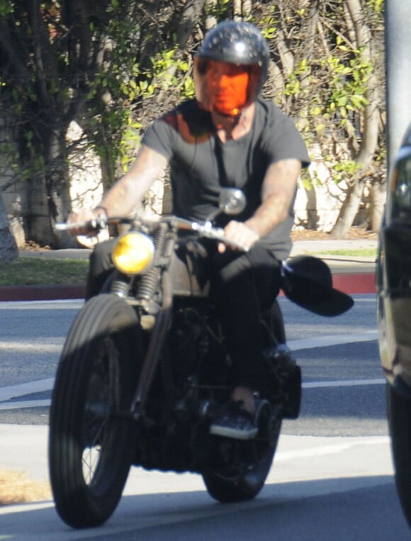 Exclusif - David Beckham en moto à Beverly Hills Los Angeles, le 25 Juillet 2015  Exclusive... 51808566 Soccer legend David Beckham out for a cruise on his motorcycle in Beverly Hills, California on July 25, 2015. David got a new tattoo of the number 99 on his hand last week to celebrate his 16th anniversary to Victoria.25/07/2015 - Los Angeles