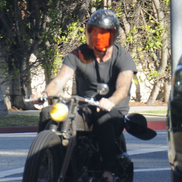 Exclusif - David Beckham en moto à Beverly Hills Los Angeles, le 25 Juillet 2015  Exclusive... 51808566 Soccer legend David Beckham out for a cruise on his motorcycle in Beverly Hills, California on July 25, 2015. David got a new tattoo of the number 99 on his hand last week to celebrate his 16th anniversary to Victoria.25/07/2015 - Los Angeles