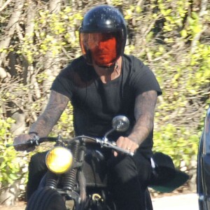 Exclusif - David Beckham en moto à Beverly Hills Los Angeles, le 25 Juillet 2015  Exclusive... 51808566 Soccer legend David Beckham out for a cruise on his motorcycle in Beverly Hills, California on July 25, 2015. David got a new tattoo of the number 99 on his hand last week to celebrate his 16th anniversary to Victoria.25/07/2015 - Los Angeles