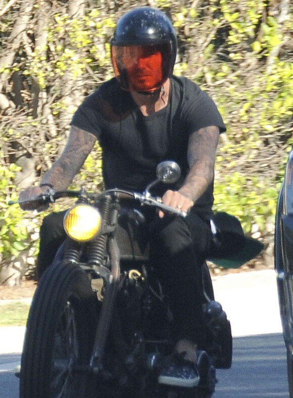 Exclusif - David Beckham en moto à Beverly Hills Los Angeles, le 25 Juillet 2015  Exclusive... 51808566 Soccer legend David Beckham out for a cruise on his motorcycle in Beverly Hills, California on July 25, 2015. David got a new tattoo of the number 99 on his hand last week to celebrate his 16th anniversary to Victoria.25/07/2015 - Los Angeles