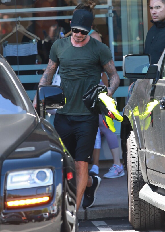David Beckham sort de son cours de gym à Los Angeles Le 25 Juillet 2015  51808230 Soccer legend David Beckham starts his morning off with a trip to Soul Cycle gym for a workout on July 25, 2015 in Brentwood, California. David got a new tattoo of the number 99 on his hand last week to celebrate his 16th anniversary to Victoria...25/07/2015 - Los Angeles