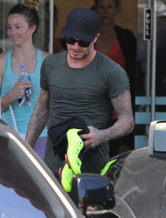 David Beckham sort de son cours de gym à Los Angeles Le 25 Juillet 2015  51808230 Soccer legend David Beckham starts his morning off with a trip to Soul Cycle gym for a workout on July 25, 2015 in Brentwood, California. David got a new tattoo of the number 99 on his hand last week to celebrate his 16th anniversary to Victoria...25/07/2015 - Los Angeles