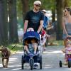 Gisele et Tom Brady en promenade à Boston en août 2014 avec leurs enfants