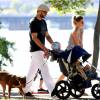 Gisele et Tom Brady en promenade à Boston en août 2014 avec leurs enfants