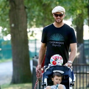 Gisele et Tom Brady en promenade à Boston en août 2014 avec leurs enfants