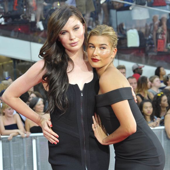 Ireland Baldwin et Hailey Baldwin à la première de 'Mission Impossible: Rogue Nation' à New York, le 27 juillet 2015.