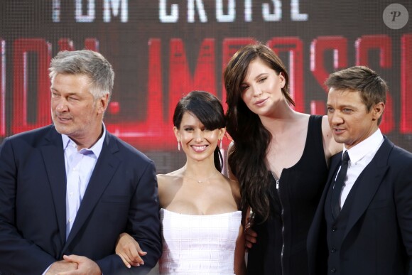 Alec Baldwin, Hilaria Thomas, Irelet Baldwin et Jeremy Renner - Première du film "Mission Impossible - Rogue Nation" à New-York le 27 juillet 2015.