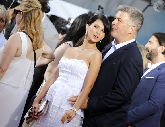 Alec Baldwin et sa femme Hilaria Thomas - Première du film "Mission Impossible - Rogue Nation" à New-York le 27 juillet 2015.