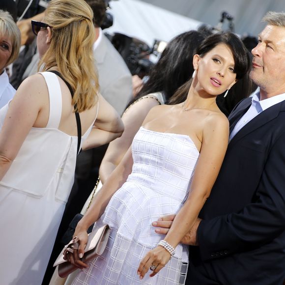 Alec Baldwin et sa femme Hilaria Thomas - Première du film "Mission Impossible - Rogue Nation" à New-York le 27 juillet 2015.