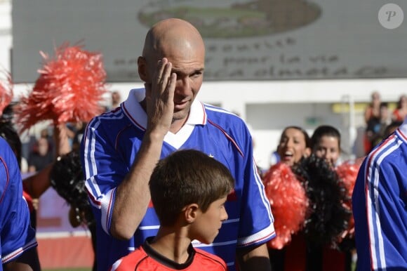 Zinedine Zidane - Match amical de foot et rugby entre le RC Toulon et l'équipe de France 98 au stade Mayol à Toulon, au profit de l'association de Pascal Olmeta "Un sourire, un espoir pour la vie" le 28 juillet 2015