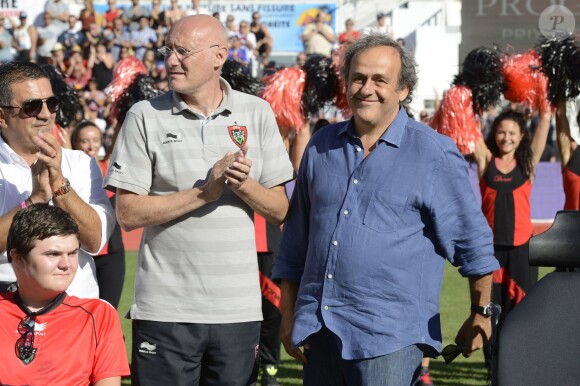 Bernard Laporte et Michel Platini - Match amical de foot et rugby entre le RC Toulon et l'équipe de France 98 au stade Mayol à Toulon, au profit de l'association de Pascal Olmeta "Un sourire, un espoir pour la vie" le 28 juillet 2015